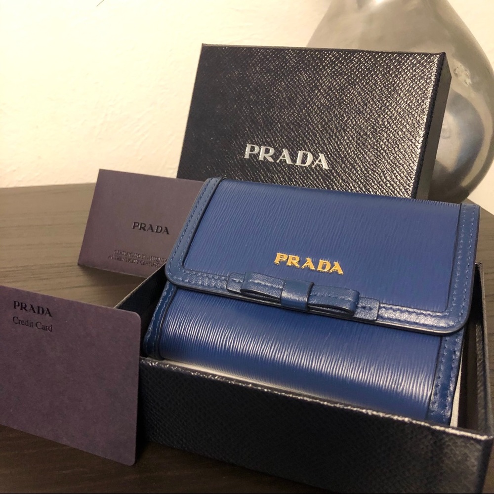 ⛔️SOLD⛔️ Prada Leather Wallet - Picture 8 of 8